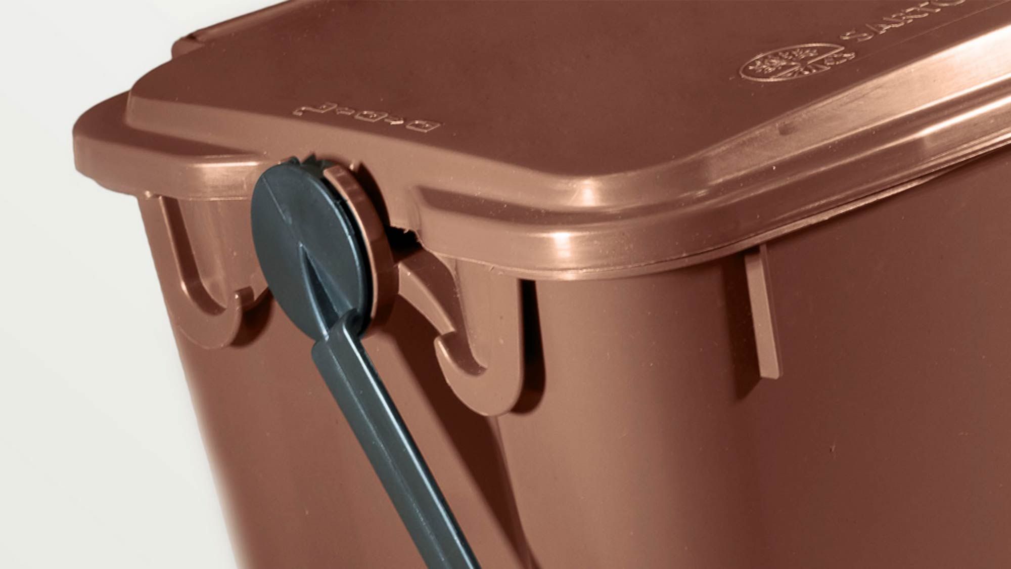 bioseau plein à compost de cuisine